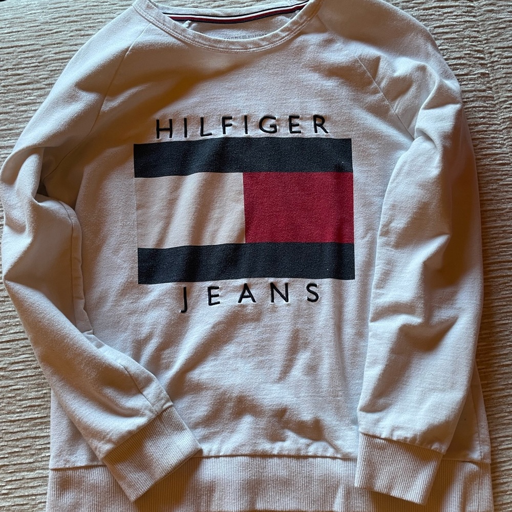 Tommy Hilfiger. Women’s crew neck. Size M